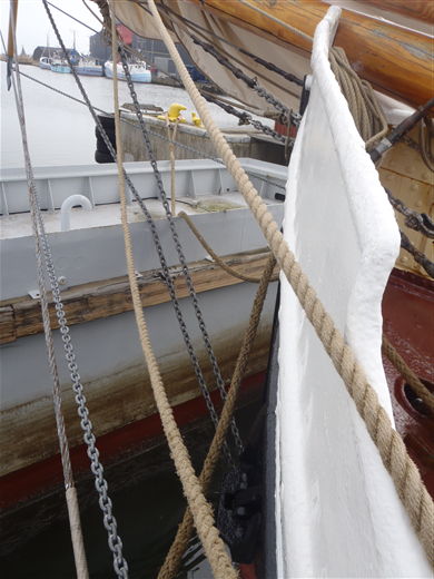 Titel: med slæk kæde går det fint
Uploadet: 8. april 2010
Af: Jegvan Åkerstrøm
Størrelse: 390 x 520 pixels