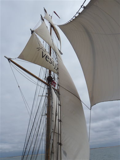 Uploadet: 18. juni 2010
Af: Jegvan Åkerstrøm
Størrelse: 390 x 520 pixels